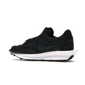 Nike LD Waffle
sacai Black Nylon